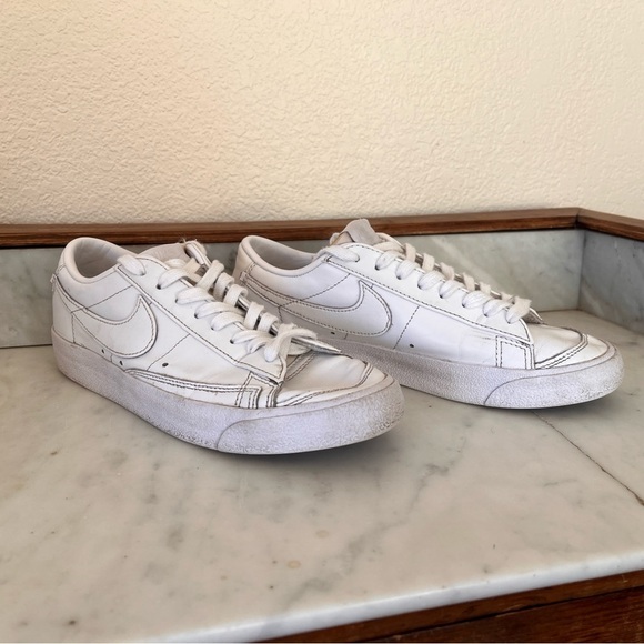 Nike Women’s Blazer Low 77’ Triple White Size 8 - Picture 4 of 10